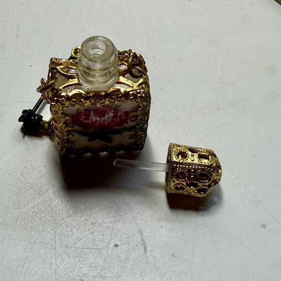 Vintage 1920’s Petit Point Filigree Glass Blown Flask Brooch Perfume Bottle - Picture 7 of 8
